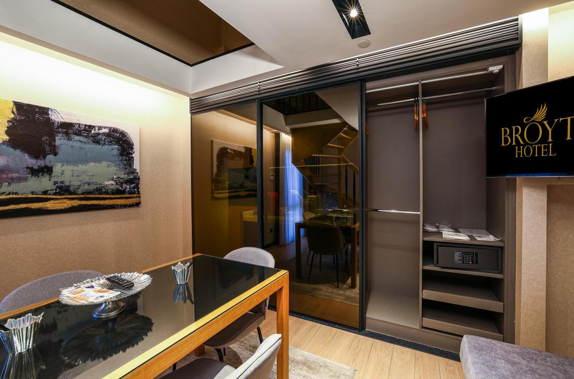 Broyt Hotel อิสตันบูล ภายนอก รูปภาพ